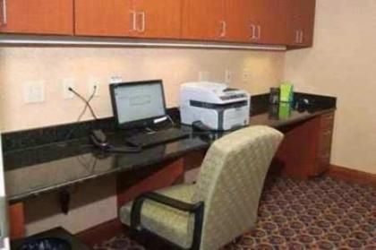 Hampton Inn Macomb - image 9