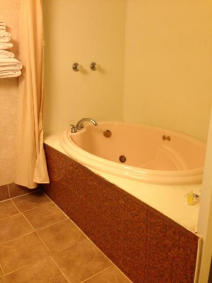 Americas Best Value Inn Macomb - image 14