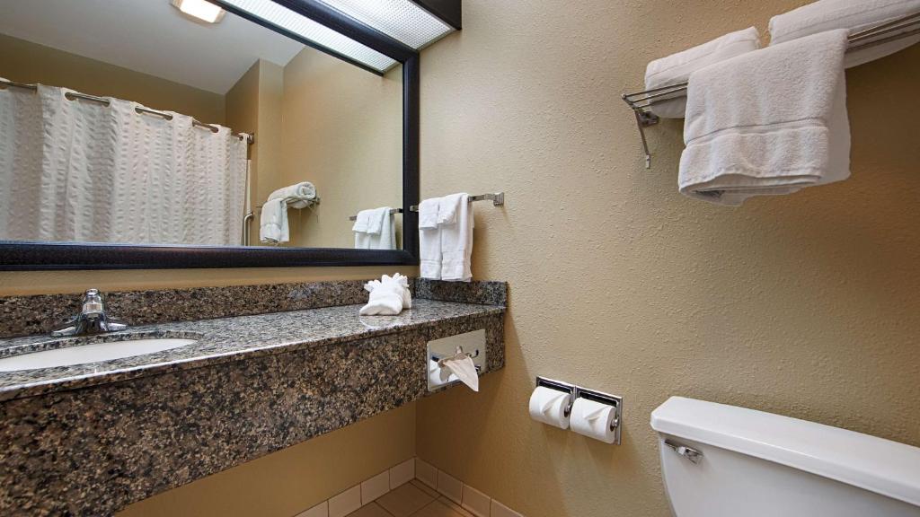 Best Western Macomb Inn - image 3