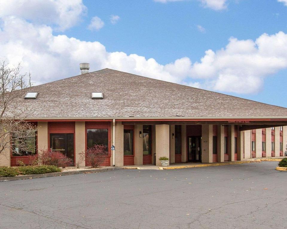 Quality Inn Macomb - main image