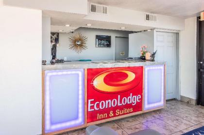 Econo Lodge Inn & Suites Macon - image 3