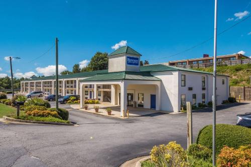 Rodeway Inn & Suites - main image