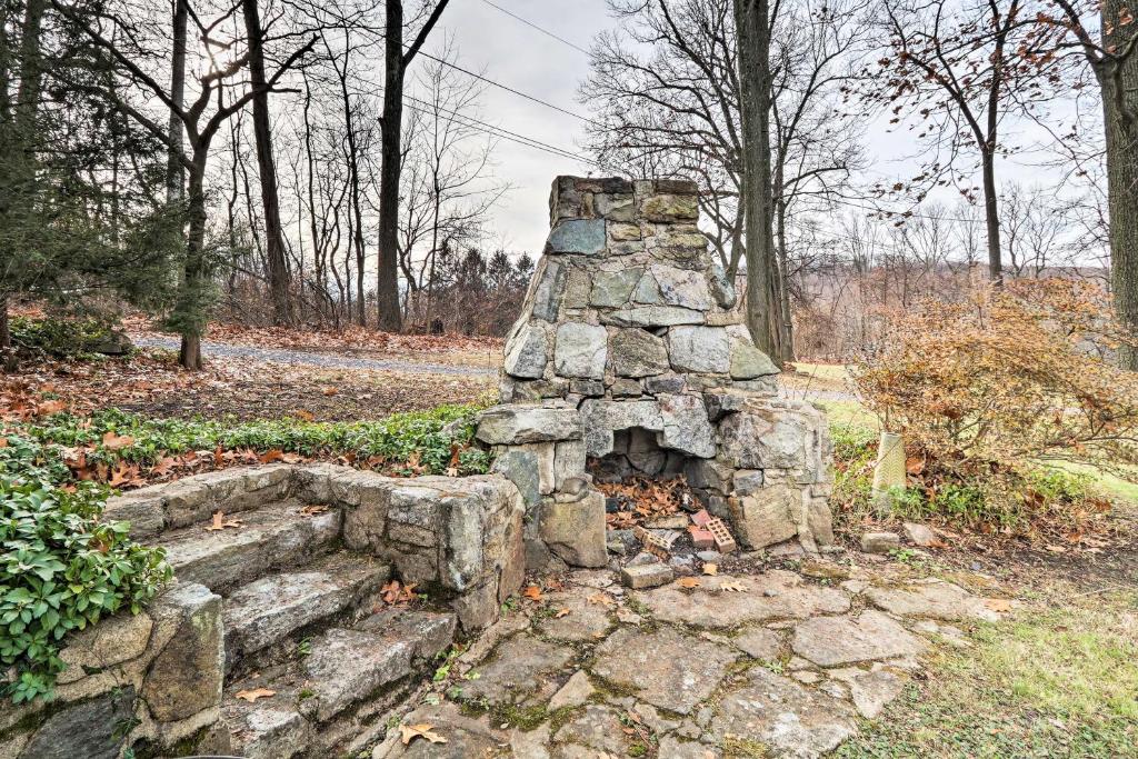 Macungie Cabin with Fireplace Near Bear Creek Skiing! - image 5