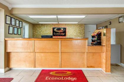 Econo Lodge Madison - image 12