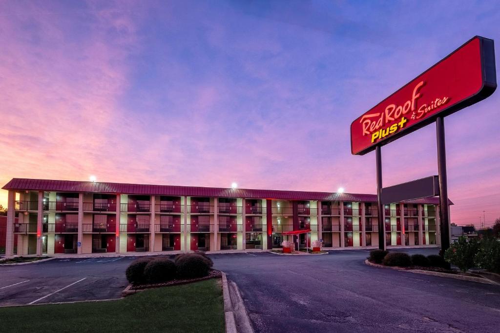 Red Roof Inn PLUS+ Huntsville – Madison - image 2