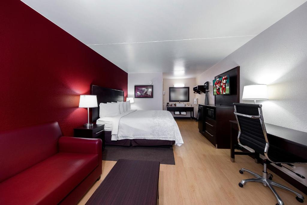 Red Roof Inn PLUS+ Huntsville – Madison - image 5