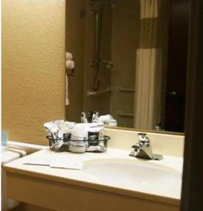 Hampton Inn Madison - image 11