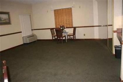 Hampton Inn Madison - image 20