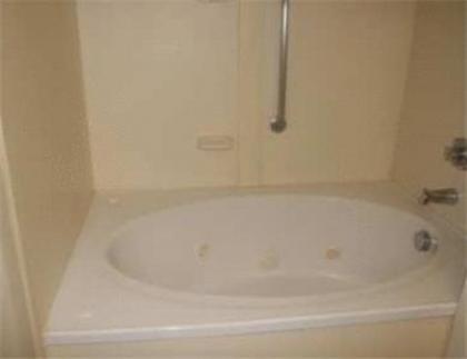 Hampton Inn Madison - image 6