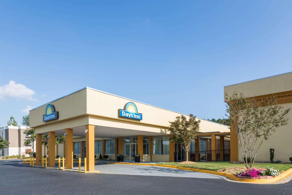 Days Inn by Wyndham Madison - main image