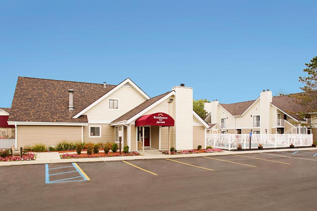 Residence Inn Detroit Troy/Madison Heights - image 2