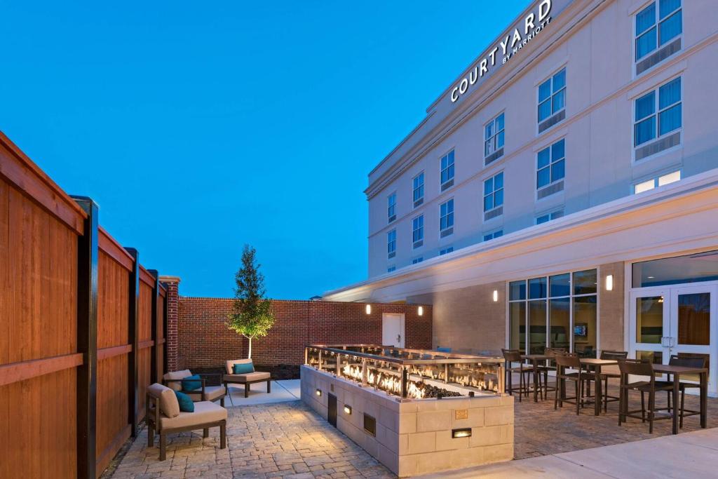 Courtyard by Marriott Jackson Madison - main image