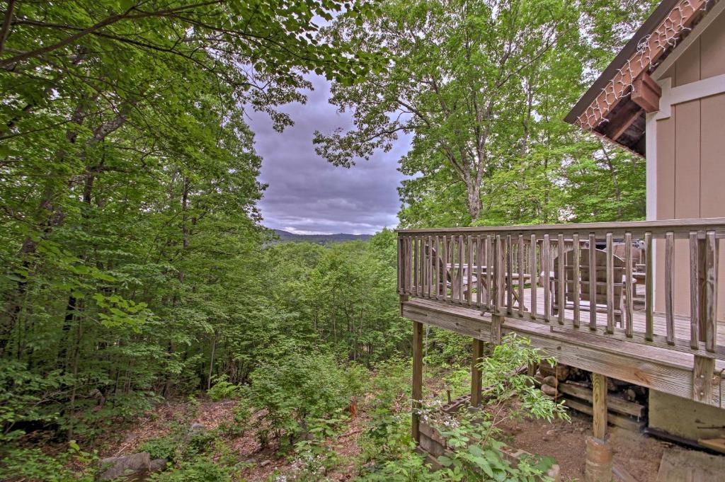 Conway Area Chalet with Mountain Views and Fire Pit! - main image