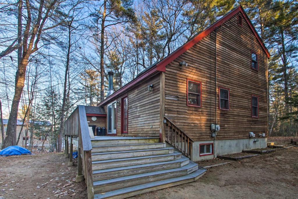 Lakeview Forest Cabin with Deck Less Than half Mile to Beach! - image 2