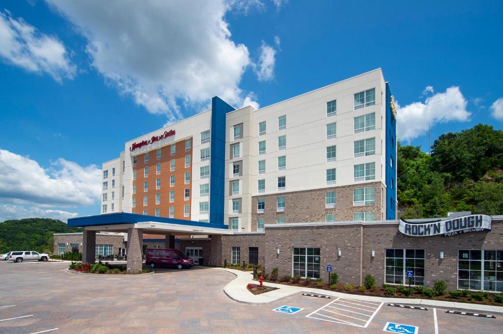 Hampton Inn & Suites by Hilton Nashville North Skyline - main image