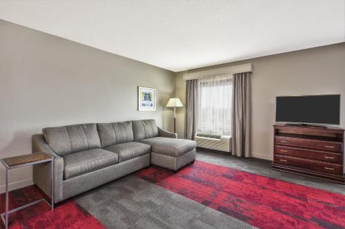 Hampton Inn & Suites Madison - West - image 4