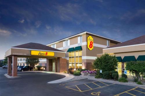 Super 8 by Wyndham Madison South - image 5