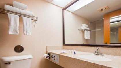 Best Western East Towne Suites - image 4