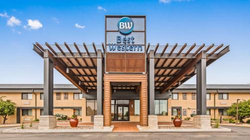 Best Western West Towne Suites - main image