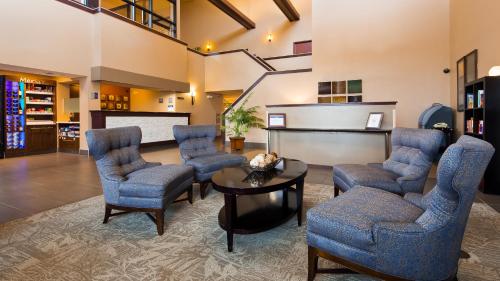 Best Western West Towne Suites - image 3