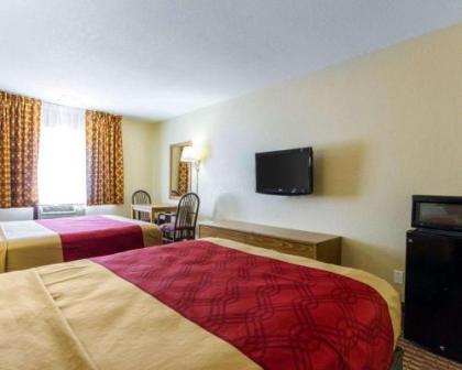 Econo Lodge Madison - image 4