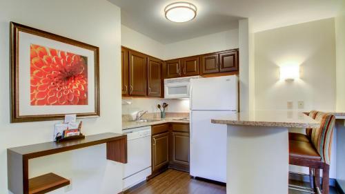 Staybridge Suites Madison - East an IHG Hotel - image 5