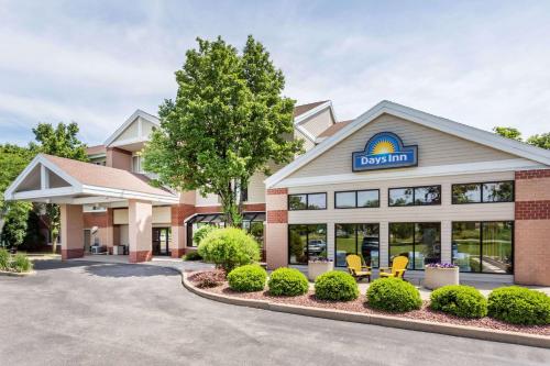 Days Inn & Suites by Wyndham Madison - main image