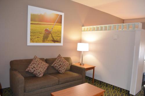 Days Inn & Suites by Wyndham Madison - image 2