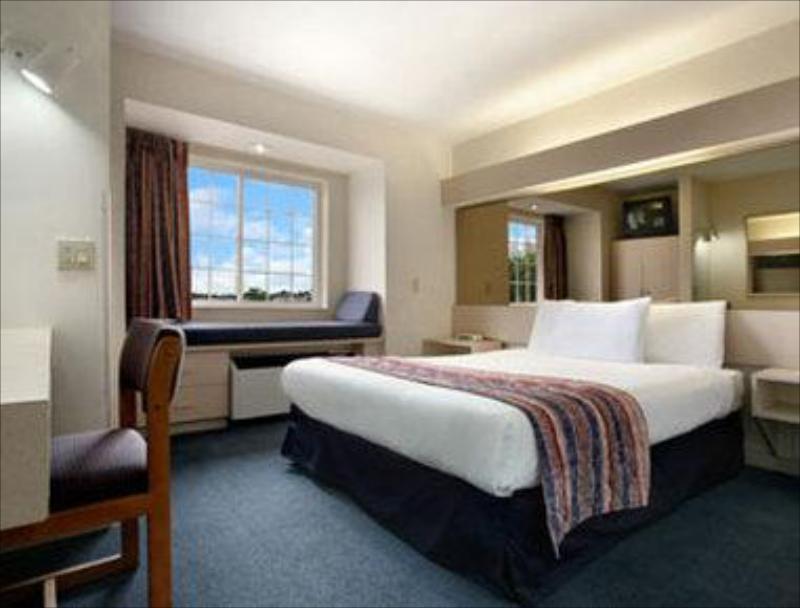 Microtel Inn & Suites By Wyndham Madison East - image 2