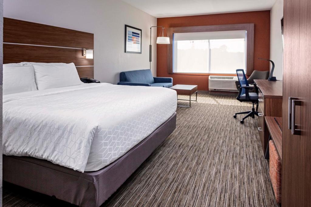 Holiday Inn Express & Suites - Madison an IHG Hotel - image 2