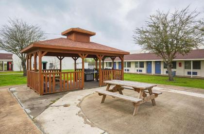 Motel 6-Madisonville TX - image 10