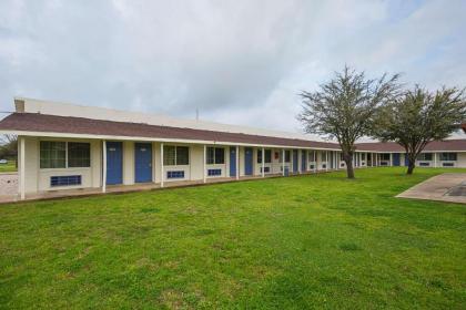 Motel 6-Madisonville TX - image 6