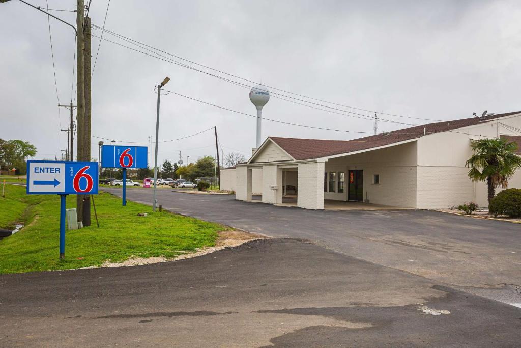 Motel 6-Madisonville TX - image 7