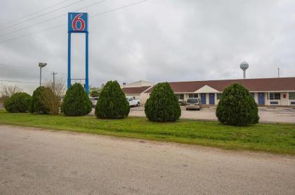 Motel 6-Madisonville TX - image 8