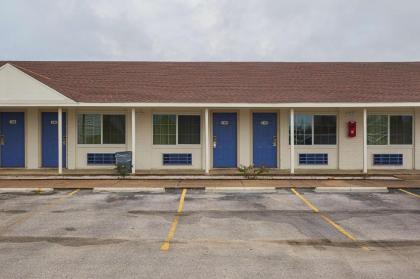 Motel 6-Madisonville TX - image 9