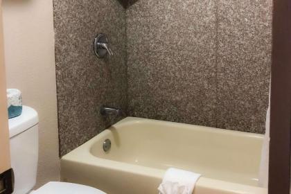 Quality Inn - image 6