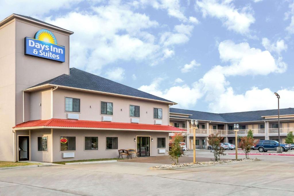 Days Inn & Suites by Wyndham Madisonville - image 6