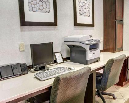 Quality Inn - image 11