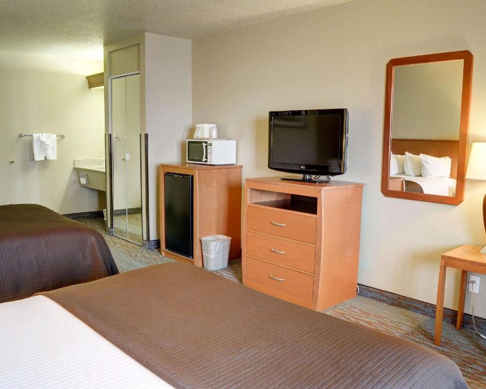 Quality Inn - image 3