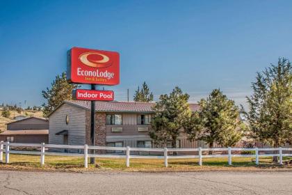 Econo Lodge Inn & Suites Madras Chateau Inn - image 1