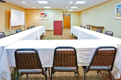 Holiday Inn Express Hotel & Suites-Magee - image 15