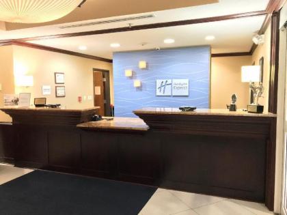 Holiday Inn Express Hotel & Suites-Magee - image 17