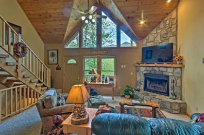 Spacious Maggie Valley Cabin with Hot Tub and MTN View - image 3