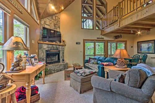 Spacious Maggie Valley Cabin with Hot Tub and MTN View - image 4