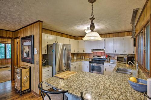 Upscale Cabin with Stunning Blue Ridge Mountain Views - image 2