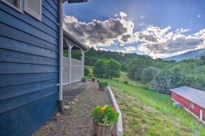 Maggie Valley House with Mtn Views - 1 Mi to DT