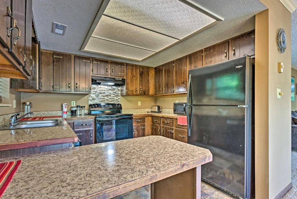 Mountain-View Maggie Valley House with Spacious Deck - image 4