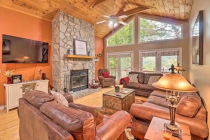 Cozy Rustic Red Cabin in Maggie Valley Club!