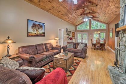 Cozy Rustic Red Cabin in Maggie Valley Club! - image 5