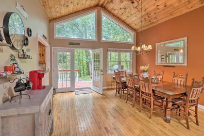 Cozy Rustic Red Cabin in Maggie Valley Club! - image 8